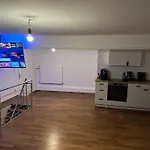 2-Zimmer Wohnung Mit Gym/Office